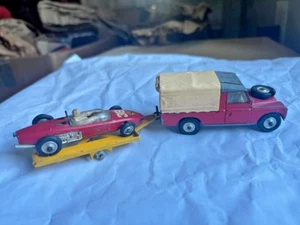1960s CORGI GIFT SET 17 LAND ROVER 109 & FERRARI F1 RACING CAR and TRAILER - Picture 1 of 6