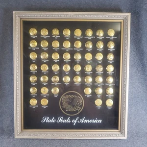 Vintage 50 State Seals Of America 24KT vergoldete Knöpfe gerahmtes Display - Bild 1 von 24
