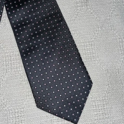 Corbata de vestir Burberry para hombre talla 58” 3,75” negra en cubos negocios formal ciudad Italia Foto 1 de 4