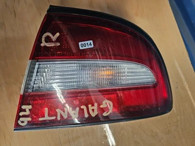 Lanterna traseira 1994-96 Mitsubishi Galant R/S (14) - Imagem 1 de 2