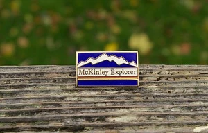 McKinley Explorer Mountains Anchorage Alaska Zug goldfarbene Metallnadel Pinback - Bild 1 von 3