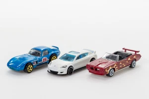 Lote de tres autos diecast Hot Wheels Pontiac Porsche Shelby 1/64 - Imagen 1 de 8