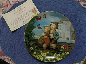MI Hummel Plate Surprise of Little Companions Collection Danbury Mint  - Picture 1 of 5