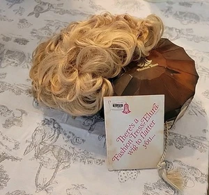 Vintage Tress - Elura by Monsanto Wig, in Vintage Plastic Wig Box - Picture 1 of 11