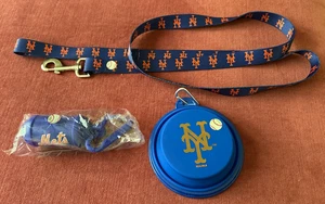 Pacchetto cani New York Mets: guinzaglio, ciotola acqua portatile, dispenser borsa moschettone - Foto 1 di 5