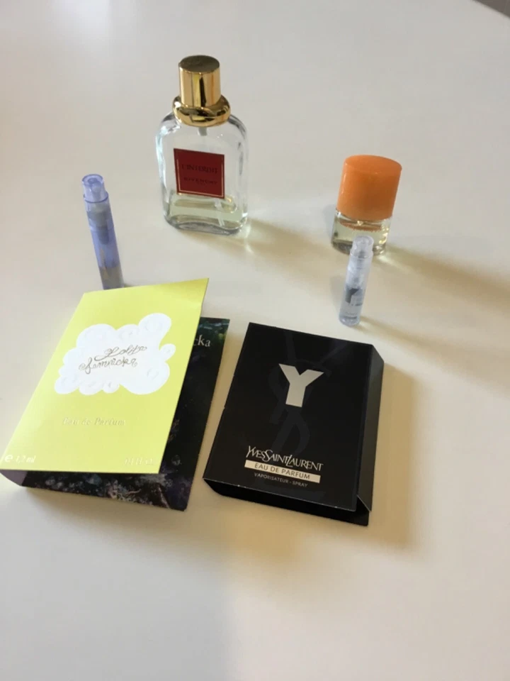 LOTE DE 4 MUESTRAS DE FRAGANCIA DE DISEÑADOR: HAPPY, L’INTERDIT LOLITA LEMPICKA, YSL Foto 1 de 1