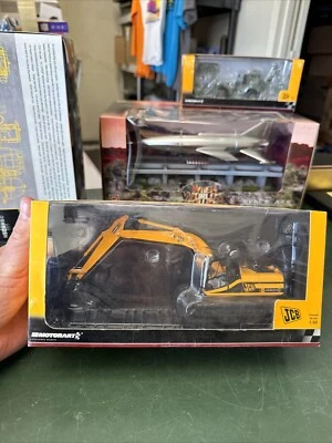 MOTORART JCB JS220 EXCAVATOR DIGGER YELLOW MODEL 13137 1:50 - Image 1 of 4