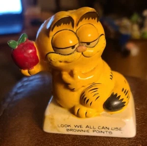 Garfield Cat Enesco Apple Brownie Points Ceramic Collectible Figurine - Picture 1 of 3