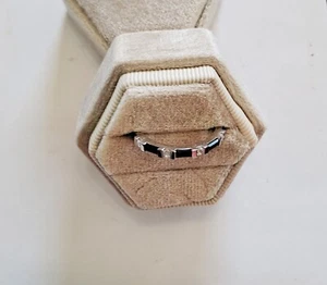 Eleganter Ewigkeitsring Sterlingsilber schwarz und klar CZ - Größe 8 Smaragdschliff - Bild 1 von 5