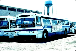 5x7 COLOR PHOTO NYC BUS 1977 FLXIBLE #9289 AT WALNUT DEPOT MAY 5, 1991 - Picture 1 of 1
