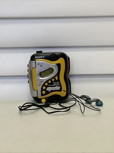 Sony Sports Walkman Kassettenspieler/Radio WM-FS420 mit MDR-W014 Kopfhörer FUNKTIONIERT! - Bild 1 von 9
