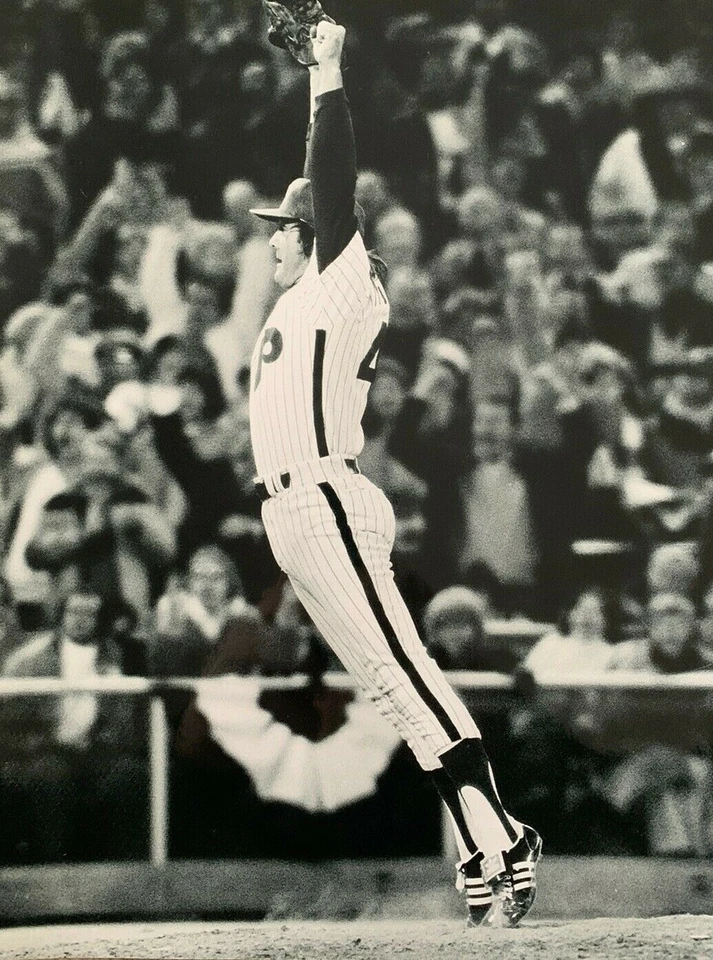 TUG MCGRAW 1980 PHILADELPHIA PHILLIES WORLD SERIES CELEBRATION 11x14 PHOTO #1 - Image 1 of 1