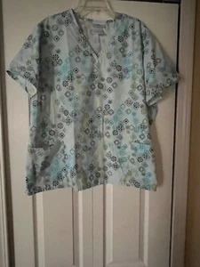 Scrub Top Womens 2X Light Blue Pattern Beautiful - Picture 1 of 7
