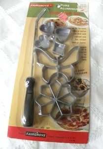 FAIRGROVE Vintage Pure Aluminum Patty Shell Set Butterfly Flower Heart Club NOS - Bild 1 von 4