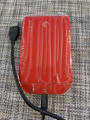 Seagate FreeAgent GoFlex 500GB Red Mint Condition - Image 1 of 3