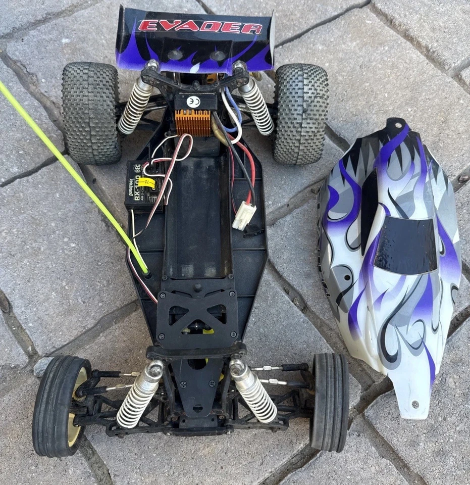 Duratrax Evader  RC 1/10 Race Buggy For Parts Or Repair - Image 1 of 4