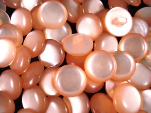 Buttons 18mm Salmon 25pc Sewing Clothing Crafts Sew Dressmaking - Picture 1 of 2