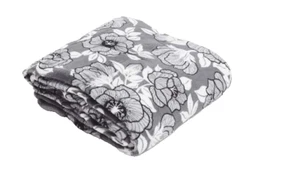 Coperta nuova con etichette Vera Bradley Cozy Life Throw prezzo al dettaglio consigliato $85 80" x 50" prato ombra di luna - Foto 1 di 2