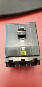 Square D Circuit Breaker 20A 240V 10KA 3 Pole Plug In Mounting Q0320 ( G2-3A) - Picture 1 of 4
