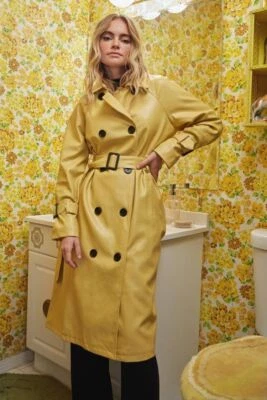 Gabardina larga de cuero genuino con estilo amarillo para mujer hecha a mano Foto 1 de 4