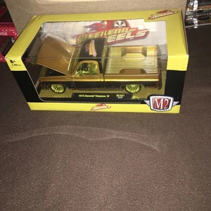 M2 Machines'73 Chevy Cheyenne 10 Square Body Truck Gold Weekend of Wheels 1:24 - Bild 1 von 10