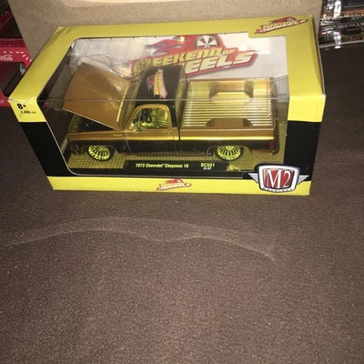 M2 Machines'73 Chevy Cheyenne 10 Square Body Truck Gold Weekend of Wheels 1:24 - Image 1 of 4