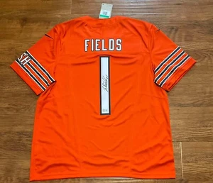 Camiseta deportiva Beckett autografiada por Justin Fields de los Chicago Bears nueva con etiquetas auténtica sobre el campo - Imagen 1 de 5