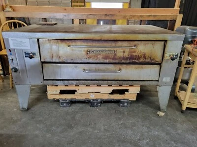 Horno de pizza de gas Baker's Pride Y-600 Super Deck comercial para restaurante ladrillo con patas Foto 1 de 4