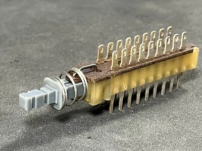 SCHADOW / ITT 12pcs- Schadow Switch, 6PDT, G-series Push-button -