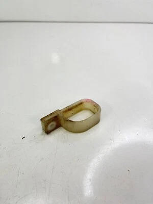 Kawasaki KX80 1998-2001 guía de manguera de freno delantero en la parte inferior de la abrazadera OEM # 46 Foto 1 de 4