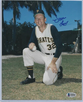 Vern Law, Piratas de Pittsburgh — Autografiado 8x10 — Autenticación Beckett Foto 1 de 2