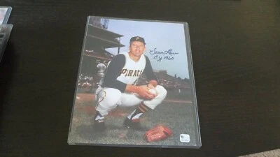 Fotografía 8 x 10 autografiada por la ley Vern del ganador del premio Cy Young 1960 Foto 1 de 2