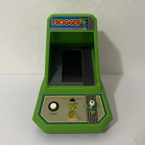 Mini videogioco da tavolo arcade vintage Coleco 1982 SEGA FROGGER funzionante! *LEGGI - Foto 1 di 16