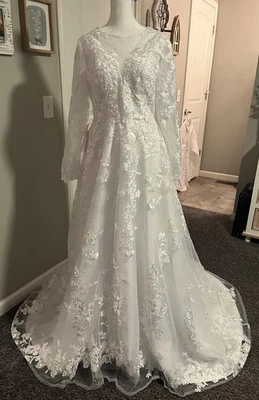 Wedding dress size 6 Long sleeve NWT - Image 1 of 4
