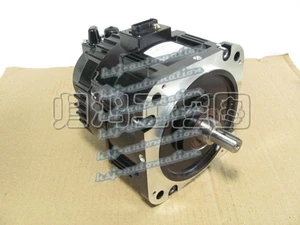 One New YASKAWA SGMRV-05ANA-YR12 Servo Motor SGMRV05ANAYR12 - Bild 1 von 2