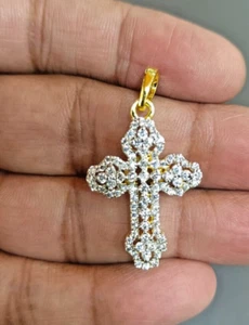 Pendentif Croix En Diamant Simulé De 0,50 Ct En Or Jaune Plaqué 14K - Photo 1/7