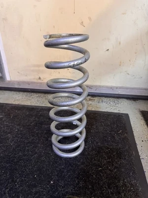 Stock Yamaha YZ250 Suspensión Trasera Muelle Parte # 5UN-22212-30-00 Foto 1 de 2