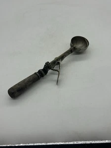 Antique Gilchrist No.31 Ice Cream Scoop Wood Handle Size 24 - Picture 1 of 11