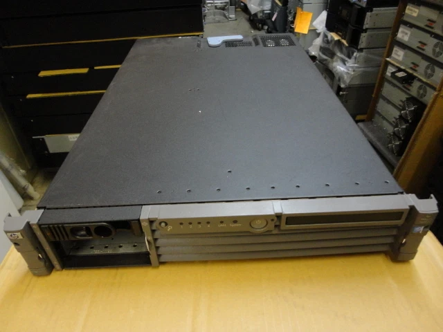 HP rx2620 AB333A Itanium2 Dual 1.3Ghz CPUs DVD 1Gb no HDD INTEGRITY Server  - Image 1 of 1