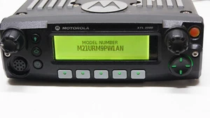 Montaje en tablero de radio móvil Motorola XTL 2500 P25 M21URM9PW1AN 700/800 MHz *GRADO A* - Imagen 1 de 16