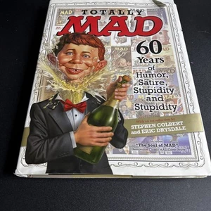 Totally MAD : 60 Years of Humor, Satire, Stupidity and Stupidity Hardcover Book - Foto 1 di 8