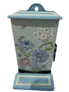 Vtg Floral Flowers Daisy Blue Jasco Tin Wood Match Holder Cottage Core Hong Kong - Picture 1 of 13