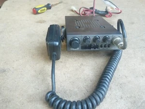 Uniden PRO520XL Pro Series 40-Channel CB Radio /w Mic and Mount - Zdjęcie 1 z 8