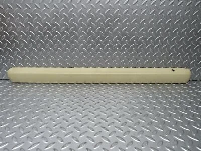 ⚙23435⚙ Mercedes-Benz W114 280E porta traseira esquerda acabamento interno creme - Imagem 1 de 4