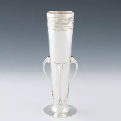 Jarrón Liberty & Co Cymric de plata - Archibald Knox Londres 1899 Foto 1 de 4