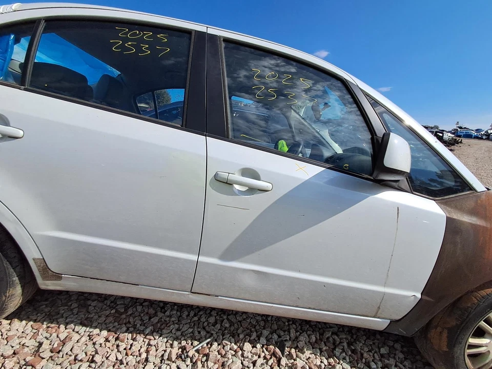 Used Front Left Door Assembly Front fits: 2012 Suzuki Sx4 electric Front Left Gr Foto 1 de 4