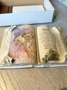 Korinther 13:4-8 St. Paulus "Liebe" Vers musikalisches Display Buch 12 "x7", offene Schachtel - Bild 1 von 5