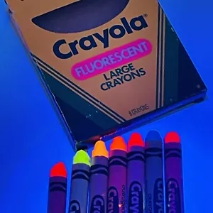 Big Crayola Crayon Fluorescent 8 Count W Retired Blizzard Blue Vintage Large - Picture 1 of 13