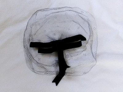 Vintage spooky cosplay pinup retro mesh half veil net velvet bows - Image 1 of 4