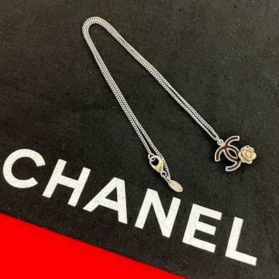 Collana CHANEL COCO Mark Camelia placcatura in lega argento 10157 - Immagine 1 di 4